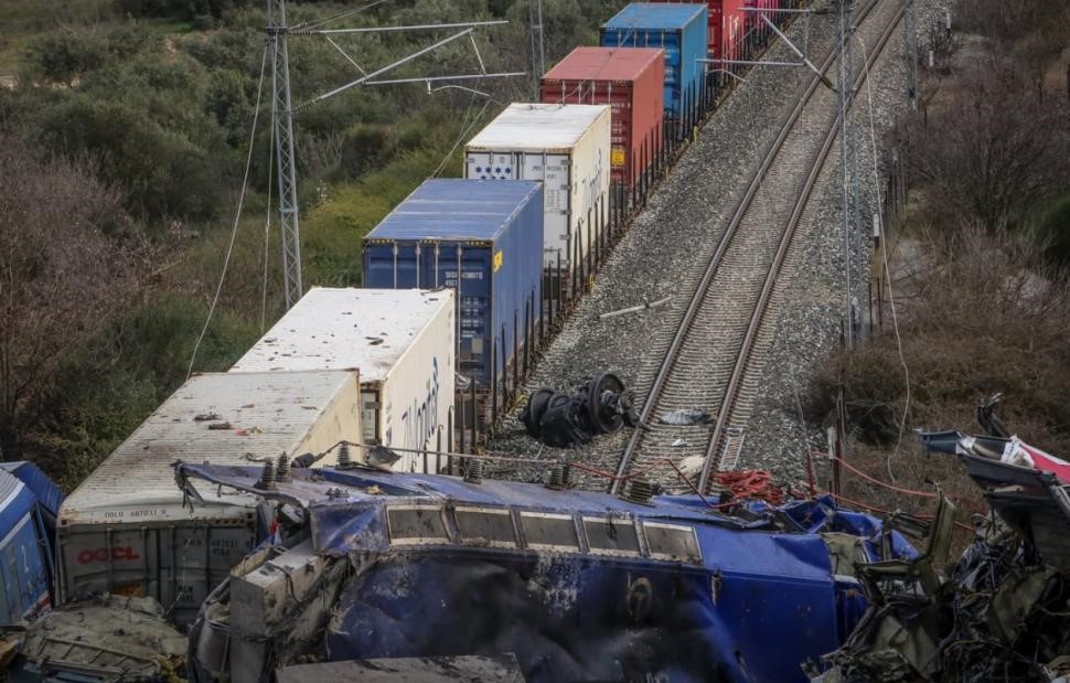 Έλαια σιλικόνης στα συντρίμμια των τρένων